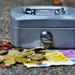Gold Prices Plunge 5% Amid Geopolitical Tensions; Netflix Earnings Miss Expectations
