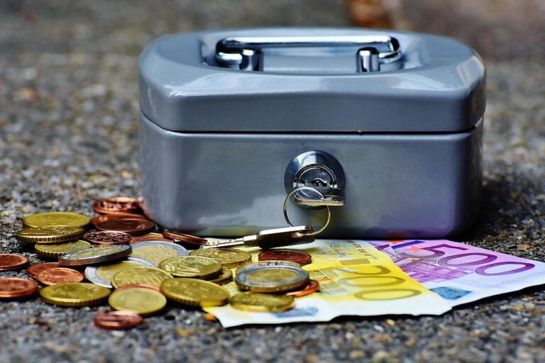 Gold Prices Plunge 5% Amid Geopolitical Tensions; Netflix Earnings Miss Expectations