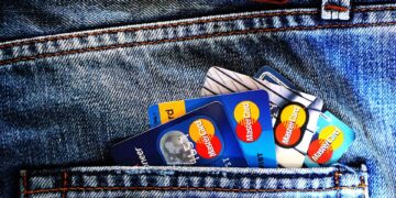 US Regional Banks Face Investor Scrutiny Amid Credit Risk Concerns and Potential M&A Activity