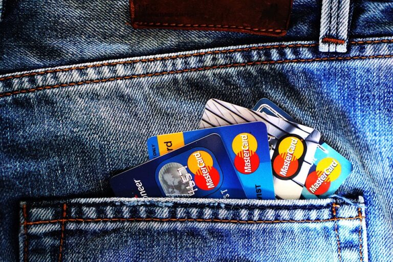 US Regional Banks Face Investor Scrutiny Amid Credit Risk Concerns and Potential M&A Activity