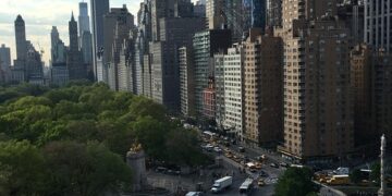 Market Rebound: Experts Predict Strong Growth Amid Economic Uncertainty in Q4